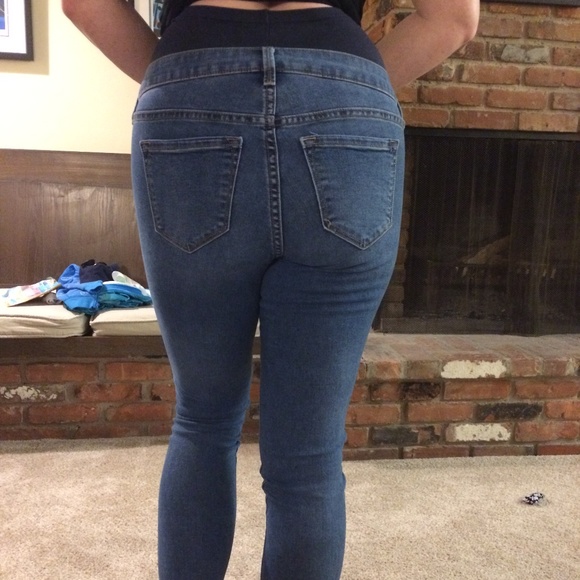 Old Navy MATERNITY Rockstar Skinny Jeans - Picture 2 of 6
